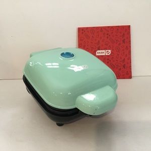 Dash egg bites. Small appliance with 4 silicone cups. Manual. New